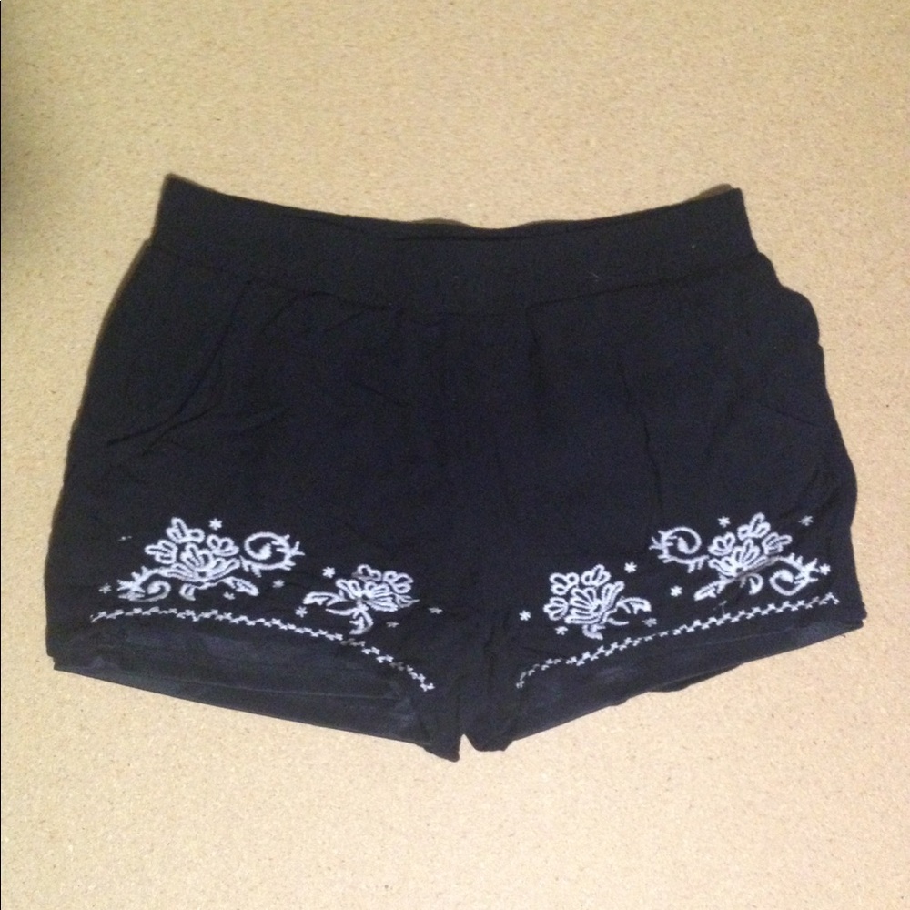 Cute black shorts, size M(7-8)